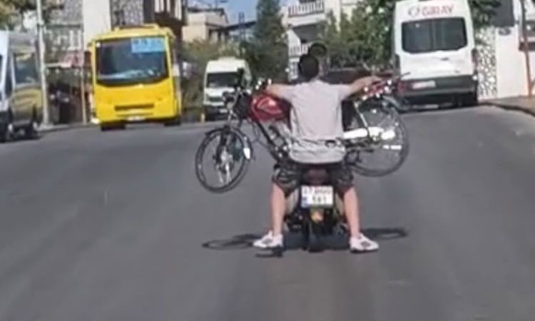 Ayrıntılar Netleşti: Gaziantep’te ilginç taşıma yöntemi: Motosiklet üzerinde motosiklet taşıdılar - Son Dakika