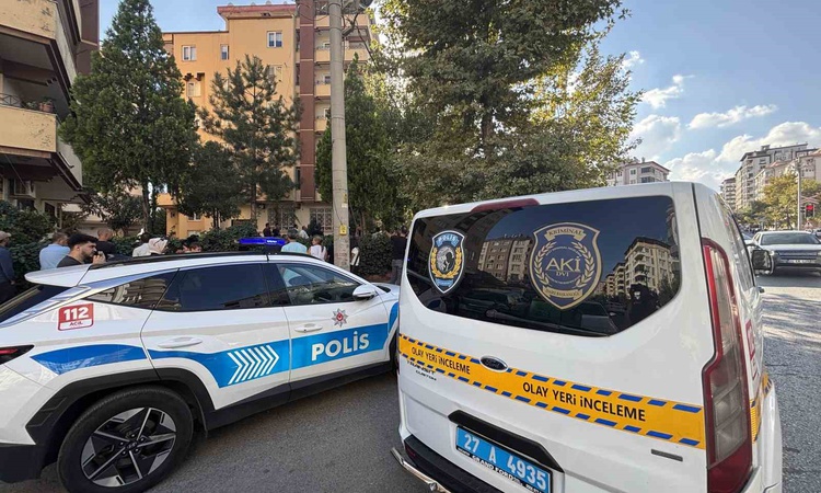 Gaziantep’te bir şahıs evde tartıştığı arkadaşını öldürüp intihar etti - Son Dakika Bilgileri