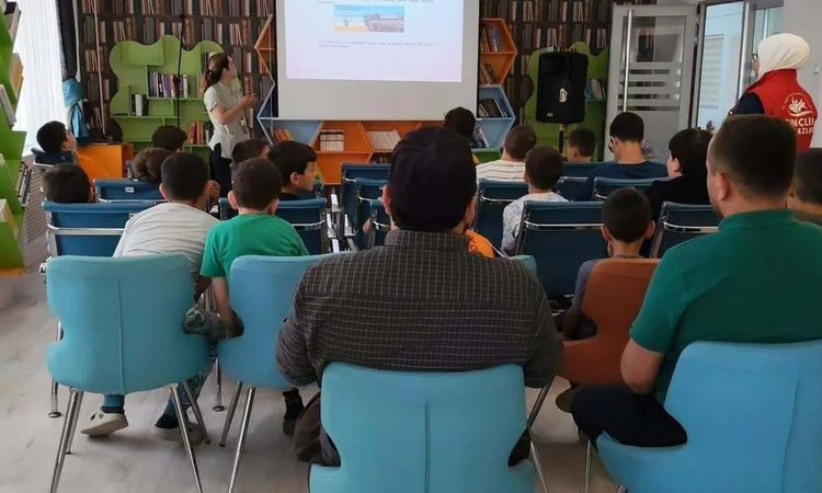 Gençlere dijital dünyanın riskleri anlatıldı ve Merak Edilenler