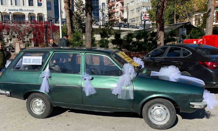 Gerede'de hayırsever, Hacı Sadık Camii inşaatına 1982 model aracını bağışladı: Gelişmeler Takip Ediliyor