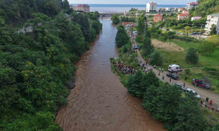 Son Gelişme: Giresun’da su baskını sularına kapılan anne ile kızını arama çalışmaları havadan görüntülendi - S