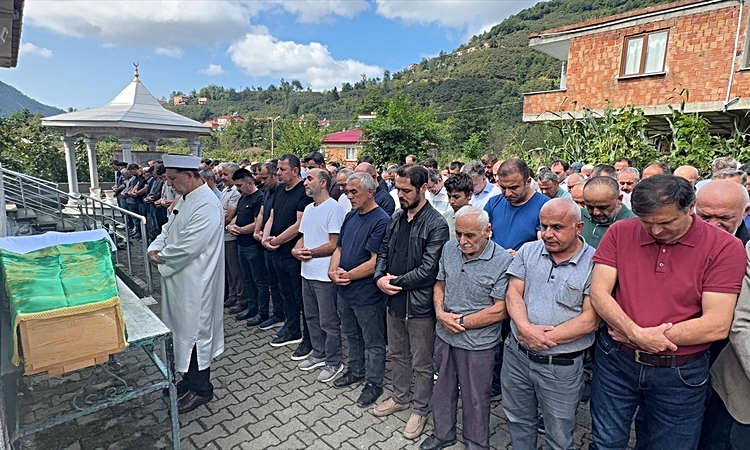 Giresun Espiye'de menfezde boğulan 6 yaşındaki çocuğun cenazesi toprağa verildi | İşte Tüm Ayrıntılar
