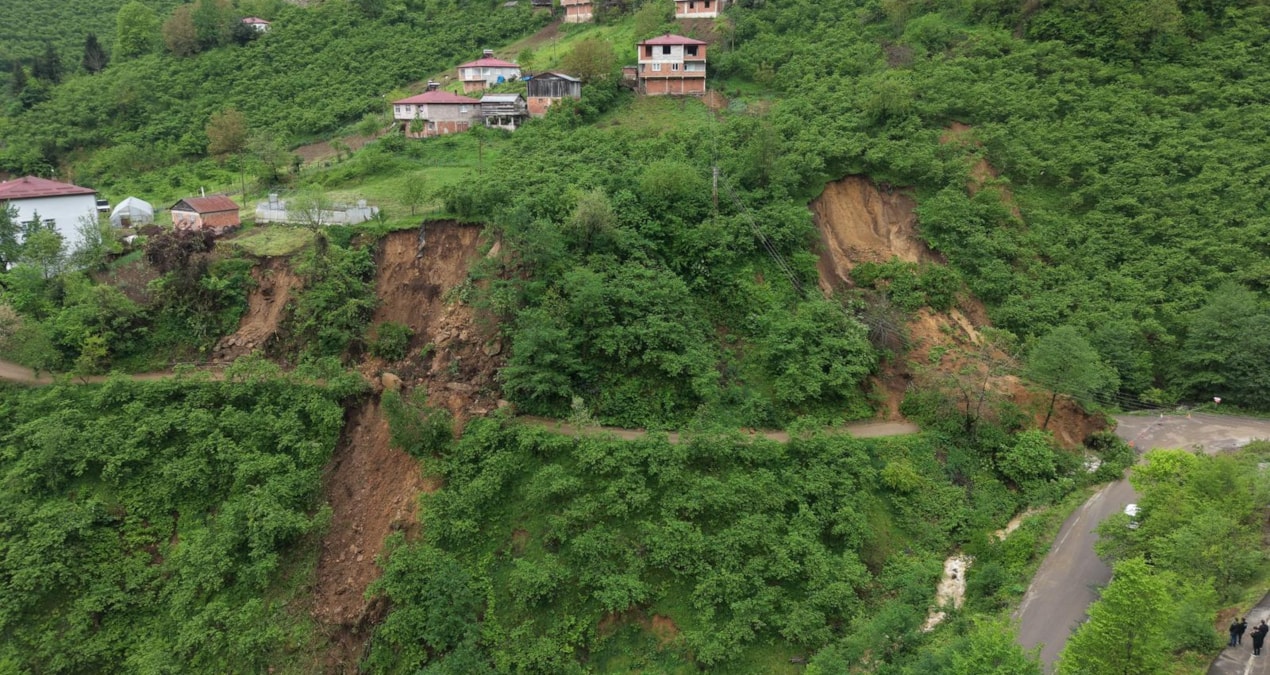 Giresun'da heyelan paniği; Onlarca ev tedbir amacıyla boşaltıldı - Son Dakika ve Merak Edilenler