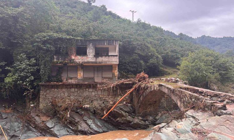 Giresun Keşap'ta sel: 2 kişi kayıp - Haberleri - Son Dakika Bilgileri