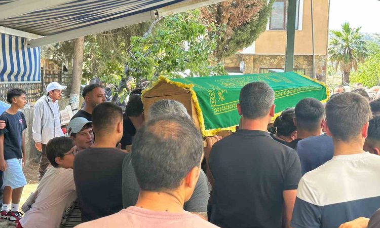 Gündemden Son Bilgiler: Gökçeada'da motosiklet kazasında ölen genç toprağa verildi - Haberleri | İşte Tüm Ayrı