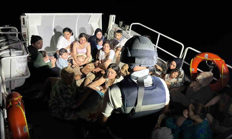 Gündemden Son Bilgiler: Gökova Körfezi'nde 64 Düzensiz Göçmen ve 4 Kaçakçı Yakalandı - Son Dakika: Gelişmeler