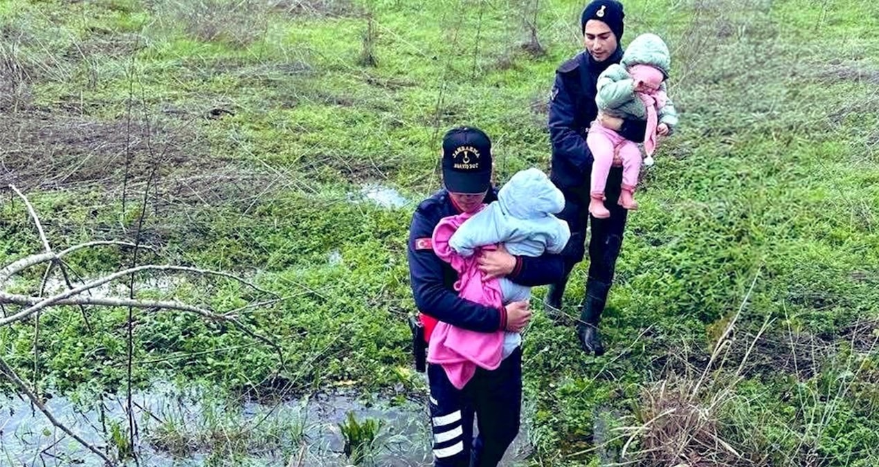 Kritik Açıklama: Göl taştı, mahsur kalan ailenin yardımına ekipler yetişti - Son Dakika Haberleri: Gelişmeler