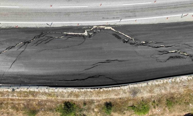 Images resemble an earthquake, slipping on the road poses a danger - Breaking News