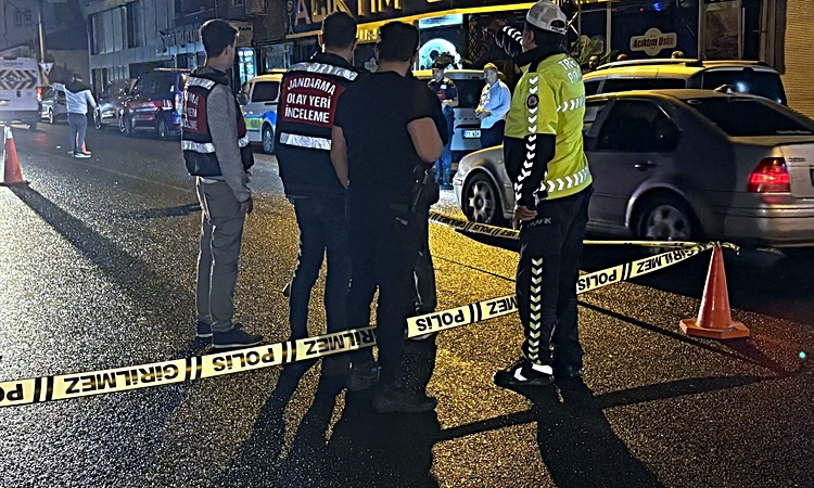 GÜNCELLEME - Kırıkkale'de trafik kazasına müdahale eden polis, başka bir aracın çarpması sonucu şehit oldu | İ