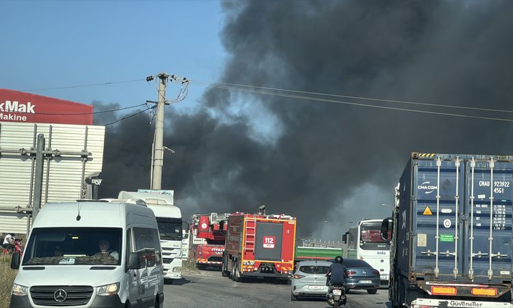GÜNCELLEME - Kocaeli'de geri dönüşüm deposunda çıkan alevler dizginlendi - Son Dakika - Son Dakika Bilgileri