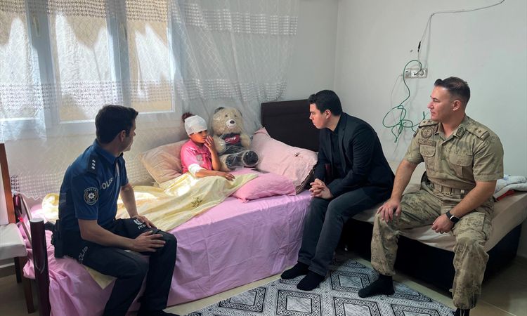 Kritik Açıklama: GÜNCELLEME - Şanlıurfa'da sahipsiz köpeklerin taarruzsına uğrayan 8 yaşındaki çocuk yaralandı