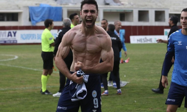 Gündemden Son Bilgiler: 21 yaşındaki futbolcunun gol sevinci olay oldu: Gelişmeler Takip Ediliyor