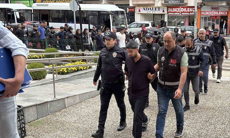 Gündemden Son Bilgiler: 55 ilde kapora dolandırıcılığı yapan 15 şüpheli Çorum merkezli operasyonda hakkında tu