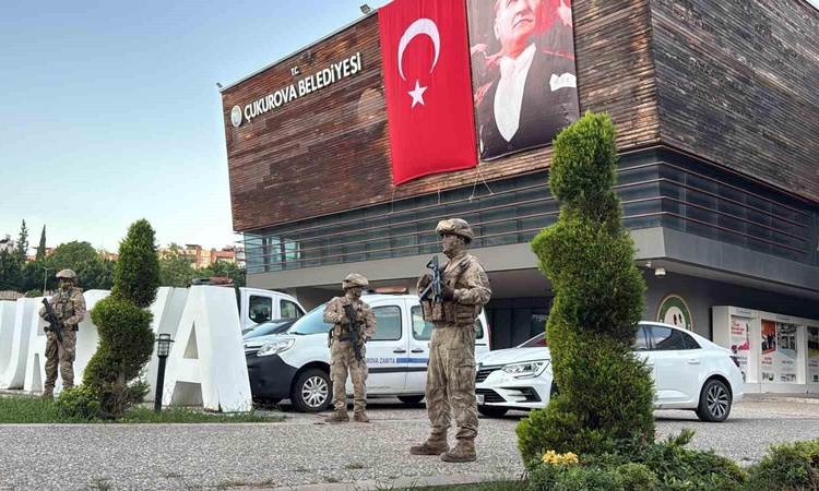 Gündemden Son Bilgiler: Adana'da Çukurova Belediyesi'ne jandarma operasyonu! Çok sayıda gözaltı kararı var