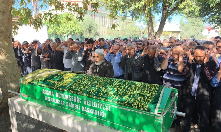 Gündemden Son Bilgiler: Adana Kozan'da Sevda Dinler, av tüfeğiyle vurularak öldürüldü; cenazesi toprağa verild