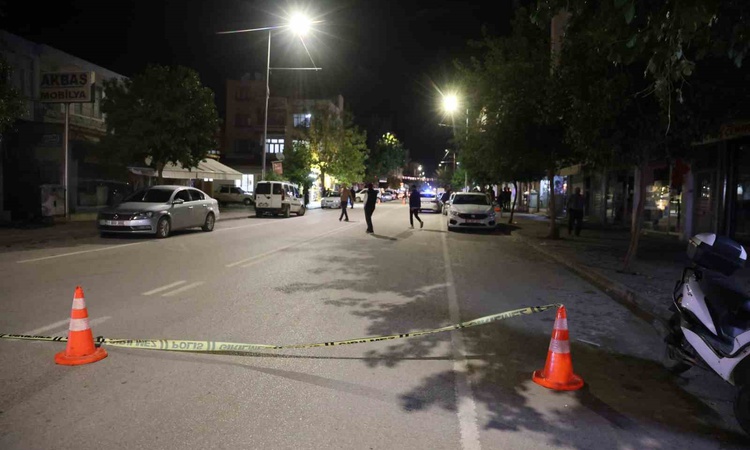 Gündemden Son Bilgiler: Adana Kozan'da tekel bayisine pompalı tüfekle açılan ateşte 2 kişi yaralandı: Gelişmel