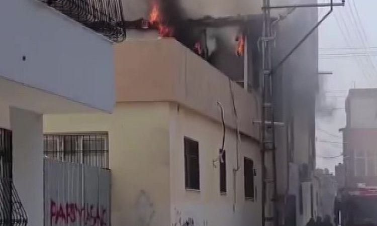 Gündemden Son Bilgiler: Adana'da sağlık merkezi çatısında yangın paniği - Son Dakika Bilgileri