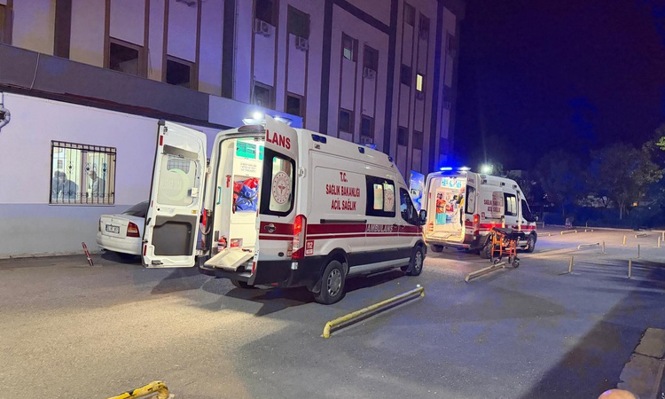 Gündemden Son Bilgiler: Adıyaman Kahta'da otomobil ile motosiklet çarpıştı, 1'i ağır 2 kişi yaralandı ve Merak