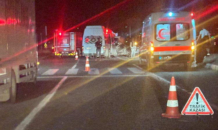 Gündemden Son Bilgiler: Adıyaman'da tarım işçilerini taşıyan minibüs ile otomobil çarpıştı, 15 kişi yaralandı