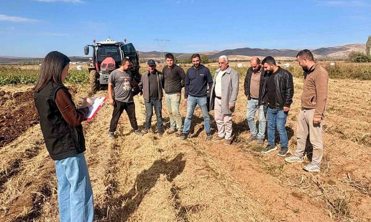 Gündemden Son Bilgiler: Afyonkarahisar'da Cuma Buluşmaları üreticiler için köy ziyaretleriyle sürüyor | İşte T