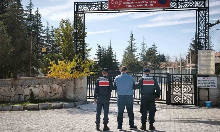 Gündemden Son Bilgiler: Afyonkarahisar'da jandarma, aranan 50 kişiyi gözaltına aldı, 15'i hakkında tutuklama k