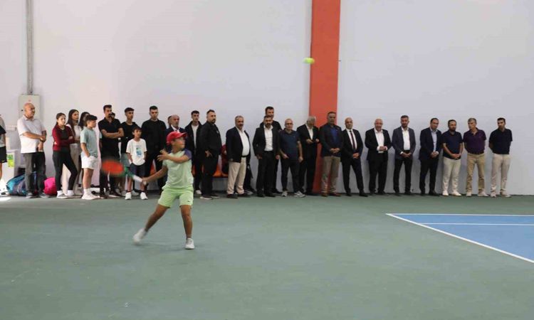 Gündemden Son Bilgiler: Ağrı Dağı Cup tenis turnuvasında maçlar resmen start aldı - Son Dakika Bilgileri