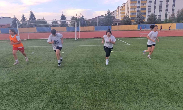 Gündemden Son Bilgiler: Ağrı Kadın Futbol Takımı, 2026-2027 sezonu öncesi 1. Lig hedefiyle hazırlanıyor ve Mer