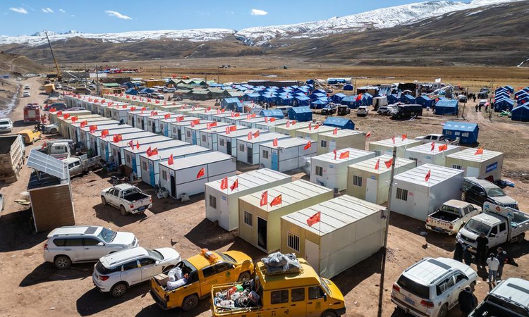 Gündemden Son Bilgiler: Albüm: Çin'in Xizang (Tibet) bölgesindeki depremzedelere prefabrik ev desteği ve Merak