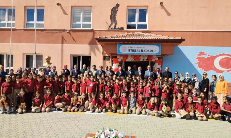 Gündemden Son Bilgiler: Altıntaş’ta İlköğretim Haftası coşkuyla kutlandı: Gelişmeler Takip Ediliyor