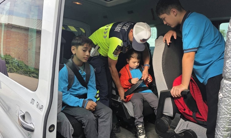 Gündemden Son Bilgiler: Amasya Merzifon'da jandarma, okul servislerini denetleyip sürücüleri uyardı - Son Daki
