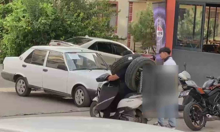 Gündemden Son Bilgiler: Ankara Kahramankazan'da kurye otomobil lastiklerini boynuna ve motosikletine astı: Gel