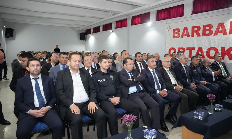 Gündemden Son Bilgiler: Ankara'nın başkent oluşunun 103. yıl dönümü Çubuk'ta Barbaros Ortaokulu'nda kutlandı