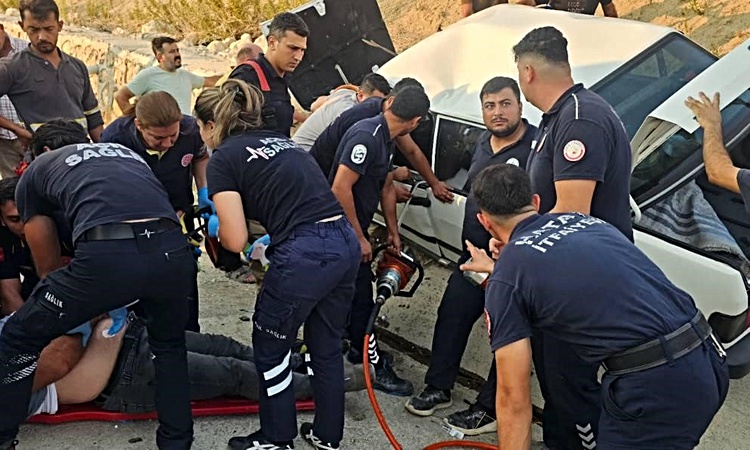 Gündemden Son Bilgiler: Antakya’da Tofaş hurdaya döndü: 2 yaralı ve Merak Edilenler