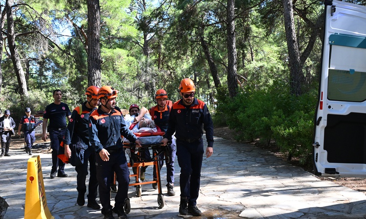 Gündemden Son Bilgiler: Antalya Aksu'da Rus turist şelalede dengesini kaybedip yaklaşık 6 metreden gerileme ka