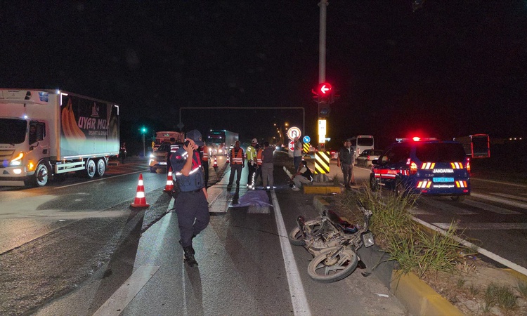 Gündemden Son Bilgiler: Antalya Manavgat'ta otomobil ile motosiklet çarpıştı, 1 kişi öldü, 1 kişi yaralandı