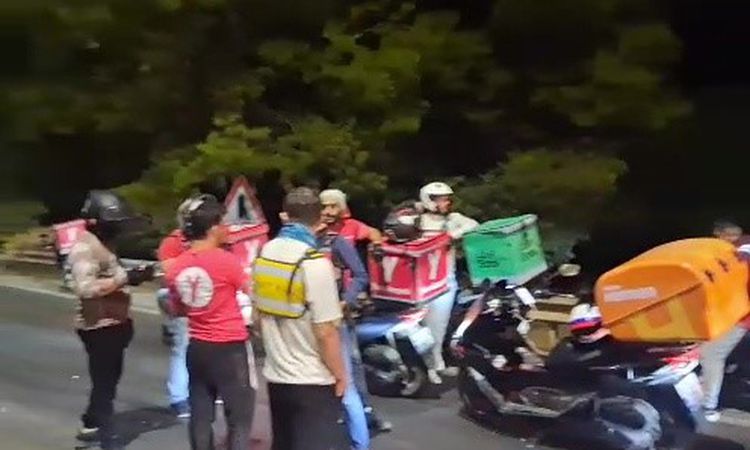 Gündemden Son Bilgiler: Antalya’da Motokuryeler yangın bölgesine yardım taşımak için seferber oldu: Gelişmeler