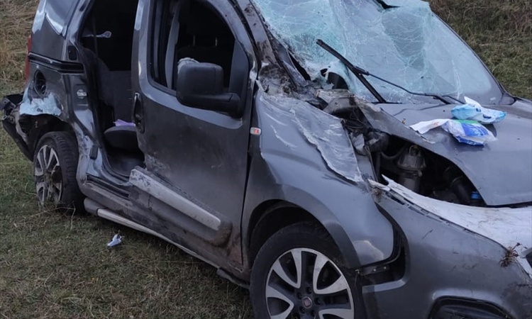 Gündemden Son Bilgiler: Ardahan'da Hanak-Damal yolunda iki hafif ticari araç çarpıştı, 9 kişi yaralandı