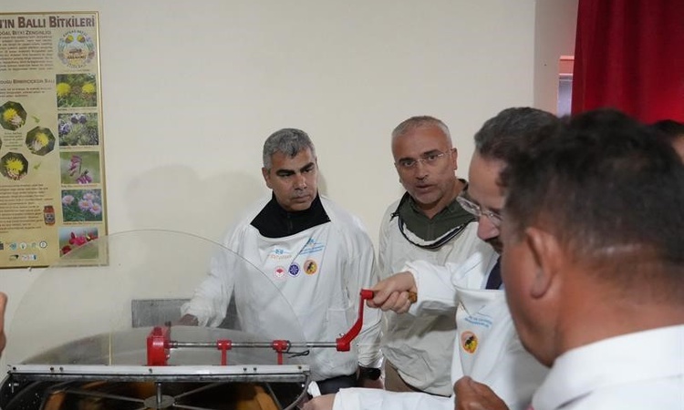 Gündemden Son Bilgiler: Ardahan İl Tarım ekipleri üreticilere arıcılık, hayvancılık ve ÇKS anlattı | İşte Tüm