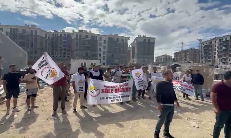 Gündemden Son Bilgiler: Arnavutköy Sazlıbosna'da inşaat işçilerinden eylem: Hakkımızı istiyoruz - Son Dakika B