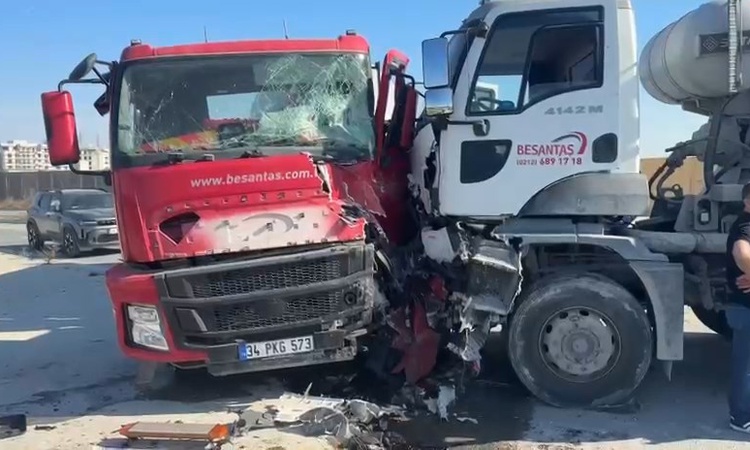Gündemden Son Bilgiler: Avcılar'da beton mikseri karşı yönden gelen araçla çarpıştı, şoför yaralandı: Gelişmel
