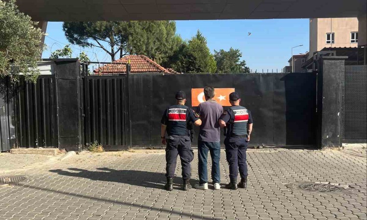 Gündemden Son Bilgiler: Aydın Efeler'de silahla tehditten 7 yıl 4 ay hapis cezası alan hükümlü yakalandı - Son