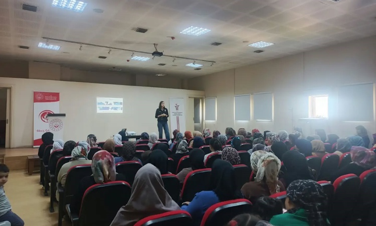 Gündemden Son Bilgiler: Aydın Nazilli'de kadınlara normal doğum, anne sütü ve mahremiyet eğitimi verildi | İşt