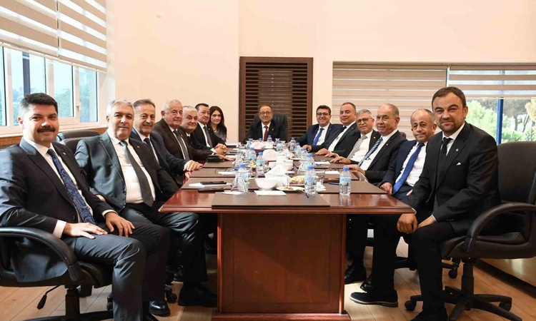Gündemden Son Bilgiler: Aydın Ticaret Borsası'nda Fevzi Çondur ve A. Bahri Erdel yeniden başkan seçildi: Geliş