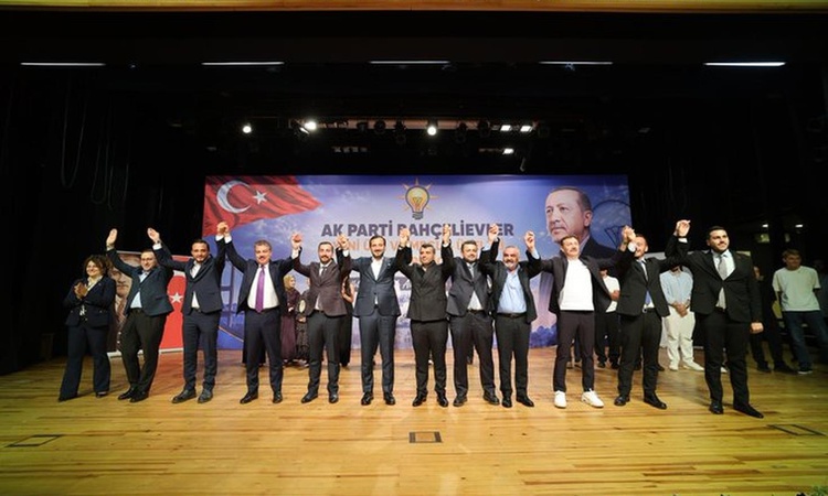 Gündemden Son Bilgiler: Bahçelievler'de meclis çoğunluğu el değiştirdi! 3 meclis üyesi CHP'den AK Parti'ye geç