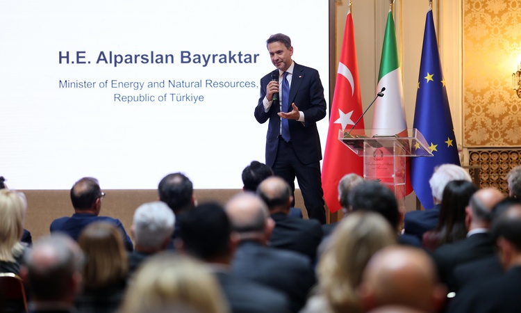 Gündemden Son Bilgiler: Bakan Bayraktar: Türkiye 2053 yılında karbon nötr bir ekonomi olacak | İşte Tüm Ayrınt