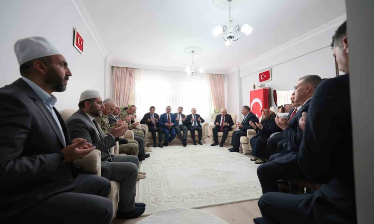 Gündemden Son Bilgiler: Bakan Güler, şehit Jandarma Er Emin Polat’ın baba ocağını ziyaret etti