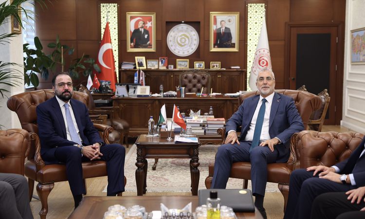 Gündemden Son Bilgiler: Bakan Işıkhan, Pakistanlı mevkidaşı Hussain ile bir araya geldi: Gelişmeler Takip Edil
