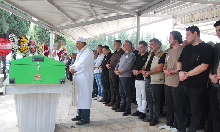 Gündemden Son Bilgiler: Balıkesir Ayvalık'ta batan teknede ölen doktor Bingüllü, Adana'da toprağa verildi ve M