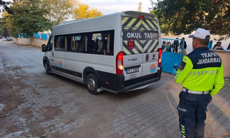 Gündemden Son Bilgiler: Balıkesir'de jandarma okul çevresi denetiminde 9 servis aracına ceza kesti ve Merak Ed