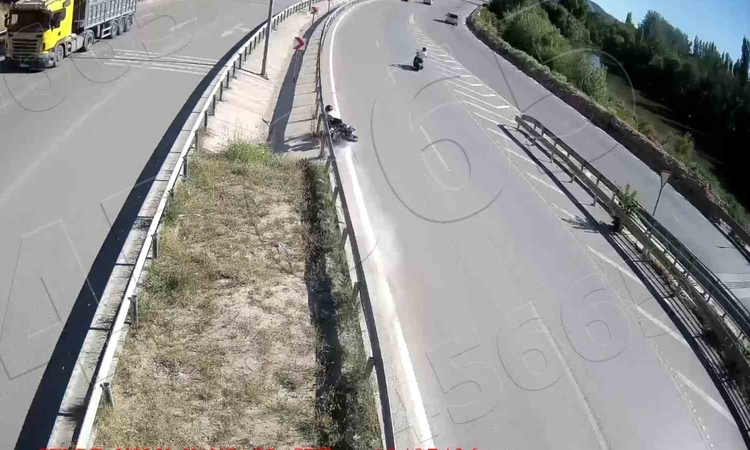 Gündemden Son Bilgiler: Bariyerlere çarpan motosiklet sürücüsü yaşamını yitirdi | İşte Tüm Ayrıntılar